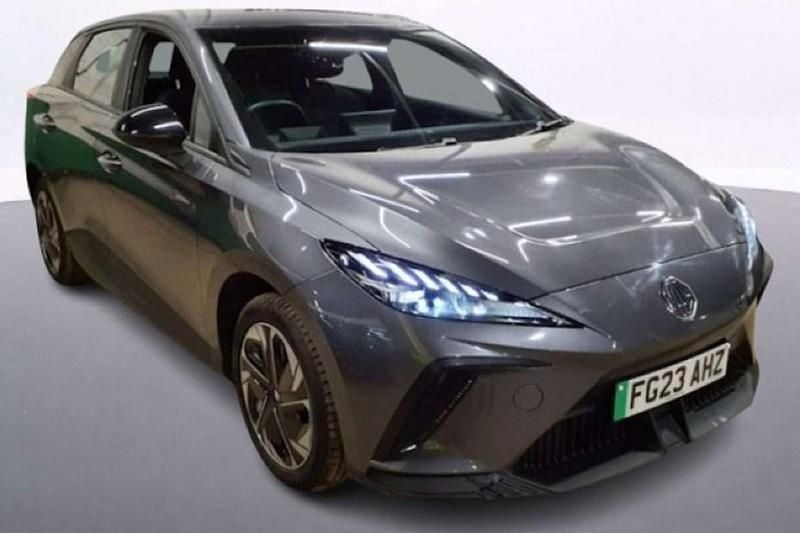 Begagnad MG MG4 EV SE 319 kW (435 HK) 2023 Halvkombi