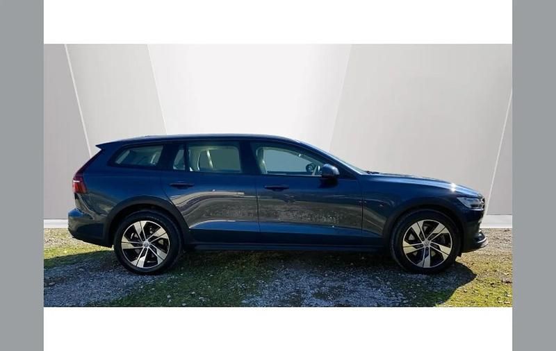 Used Volvo V60 CC 197 HP (144 kW) 2021 Blue Estate