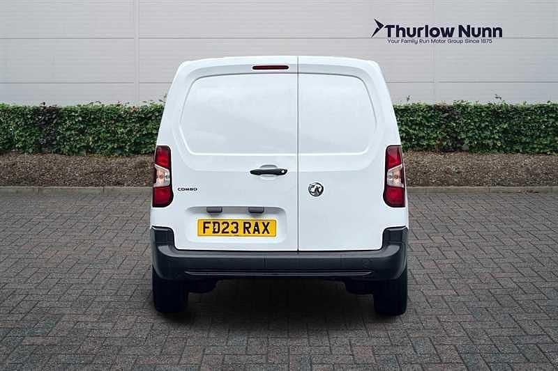 Second-hand Vauxhall Combo 100 CP (73 kW) 2023 Alb Van