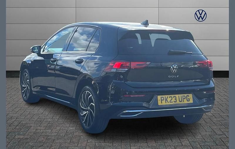 Usado VW Golf VIII Edition 130 CV (95 kW) 2023 Negro Utilitario