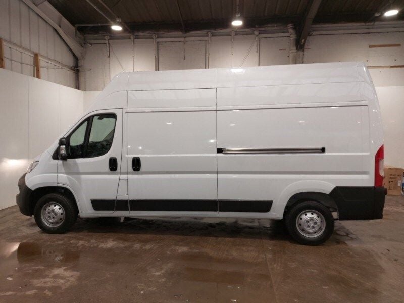 Used Citroën Relay 140 HP (102 kW) 2023 White Van