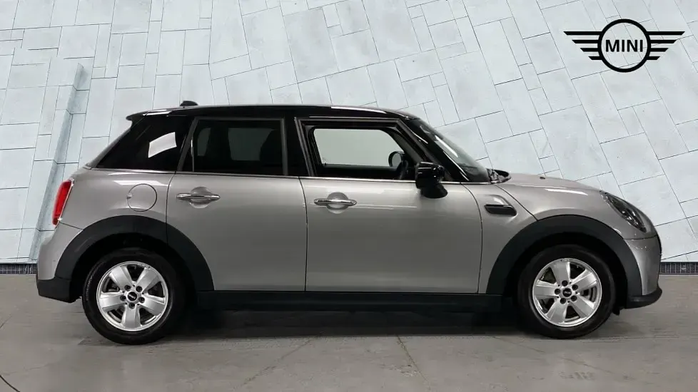 Used Mini Cooper Classic 134 HP (98 kW) 2024 Silver Hatchback