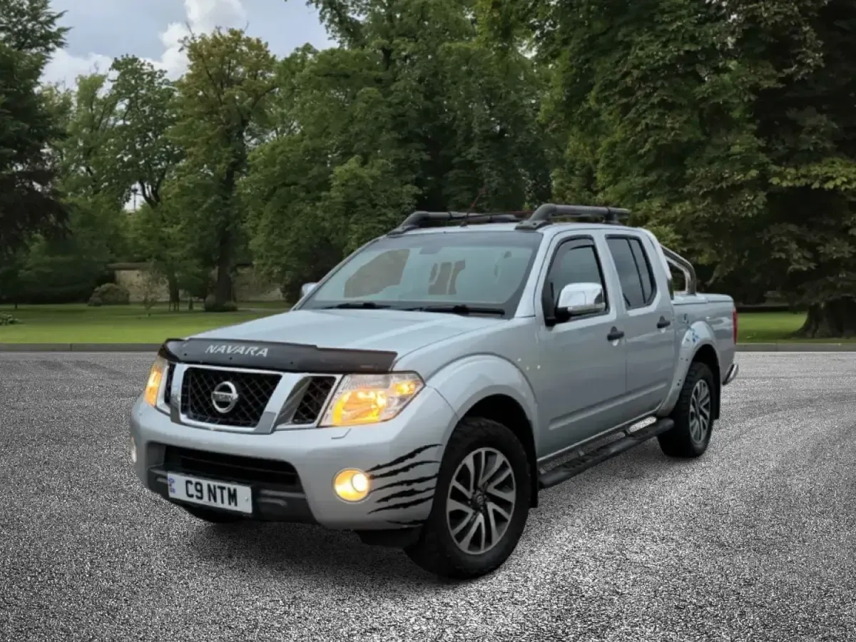 Używany Nissan Navara Tekna 190 KM (139 kW) 2011 Srebrny Pickup