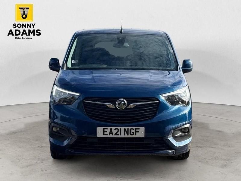 Second-hand Vauxhall Combo S 100 CP (73 kW) 2021 Albastru Monovolum