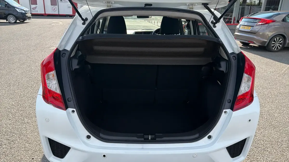Used Honda Jazz SE 102 HP (75 kW) 2016 White Hatchback