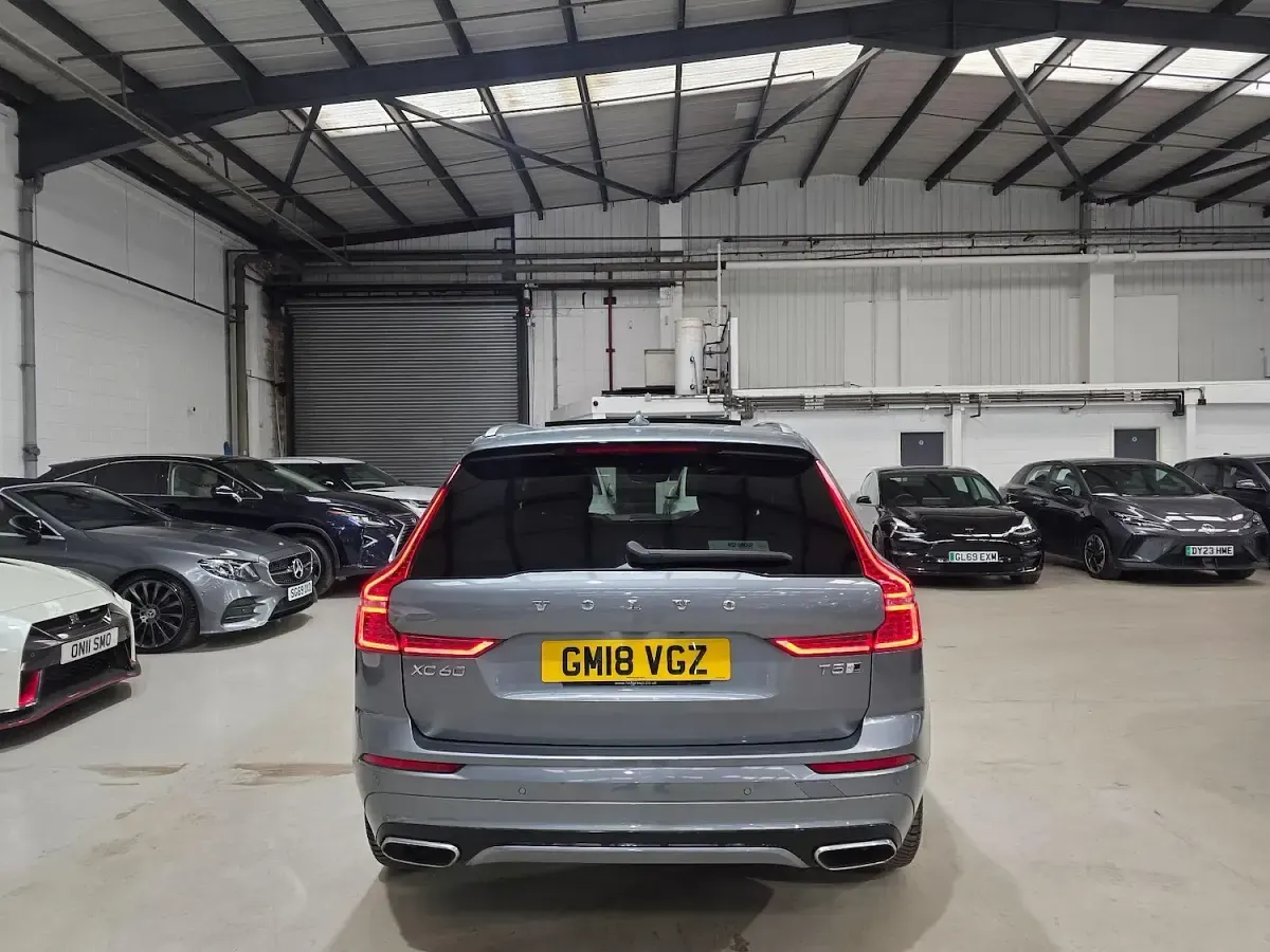 Used Volvo XC60 R-Design 250 HP (183 kW) 2018 Grey SUV