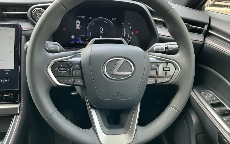 Used Lexus LBX 136 HP (100 kW) 2025 Grey SUV