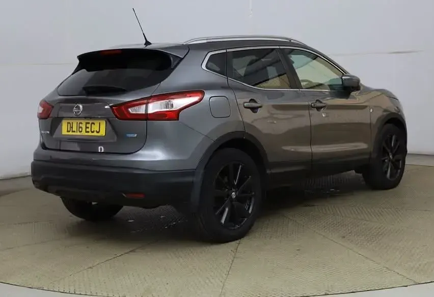 Used Nissan Qashqai S 110 HP (80 kW) 2016 Grey SUV