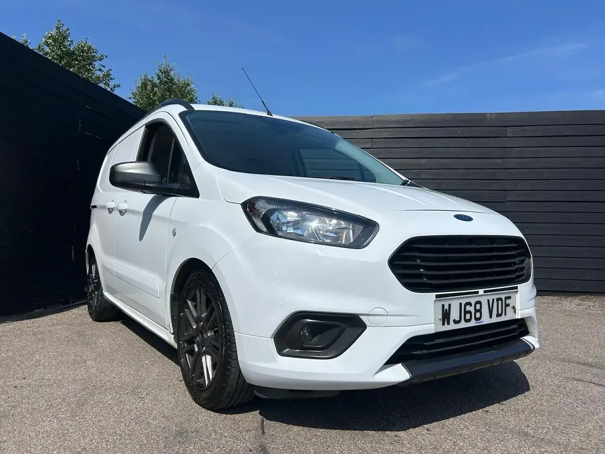 Used Ford Transit Sport 100 HP (73 kW) 2018 White Van