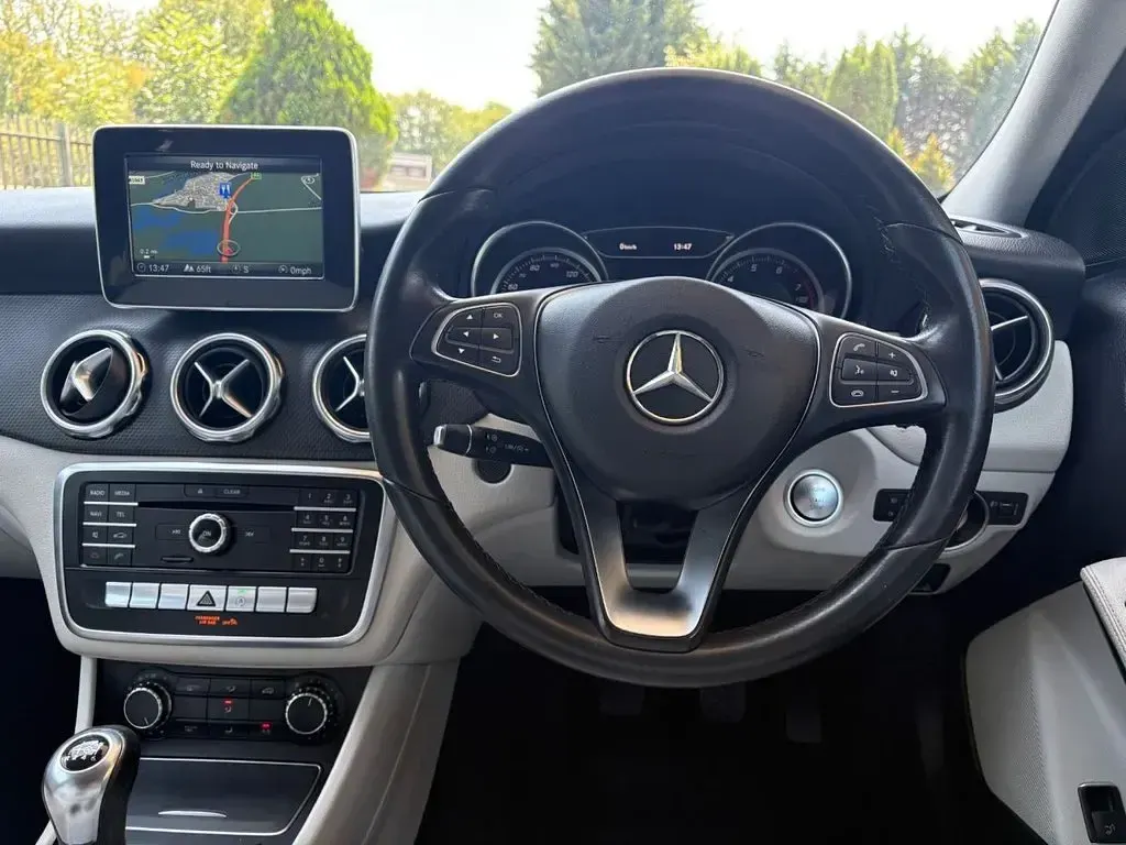 Used Mercedes GLA200 SE 156 HP (114 kW) 2018 Grey SUV