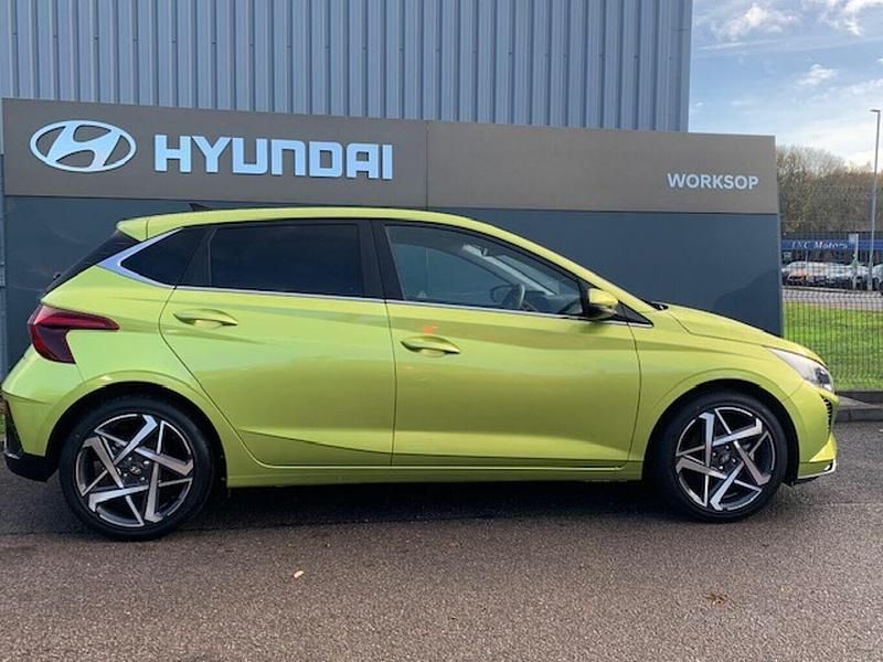 New Hyundai i20 Premium 100 HP (73 kW) 2025 Green Hatchback