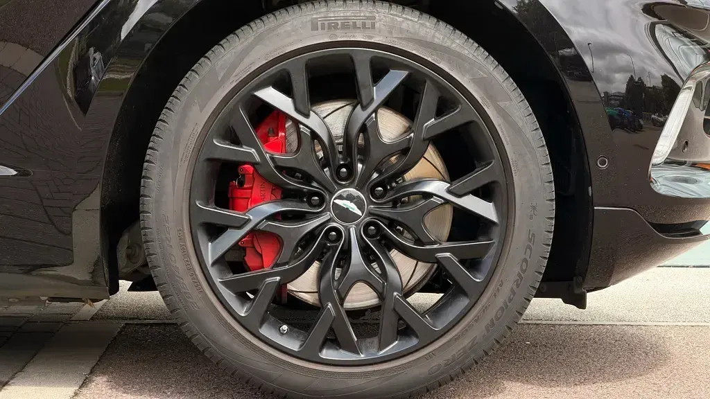 Used Aston Martin DBX 550 HP (404 kW) 2021 Black SUV