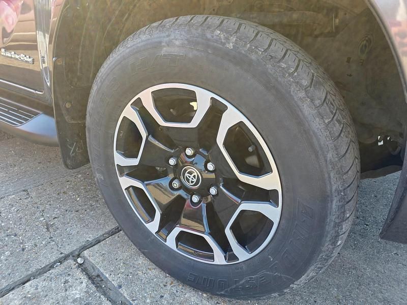 Used Toyota HiLux 150 HP (110 kW) 2021 Grey Pickup