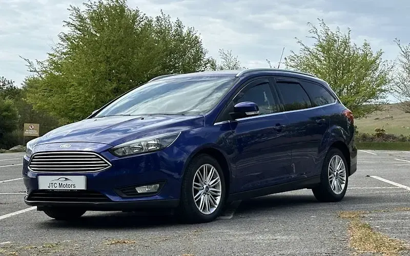 Usado Ford Focus Zetec 120 HP (88 kW) 2017 Azul Carrinha