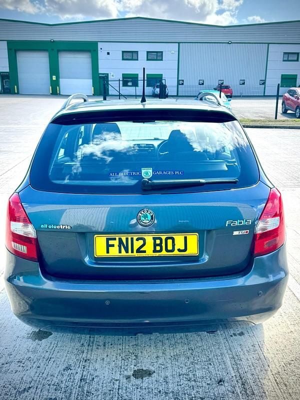 Used Skoda Fabia Elegance 105 HP (77 kW) 2012 Grey Estate
