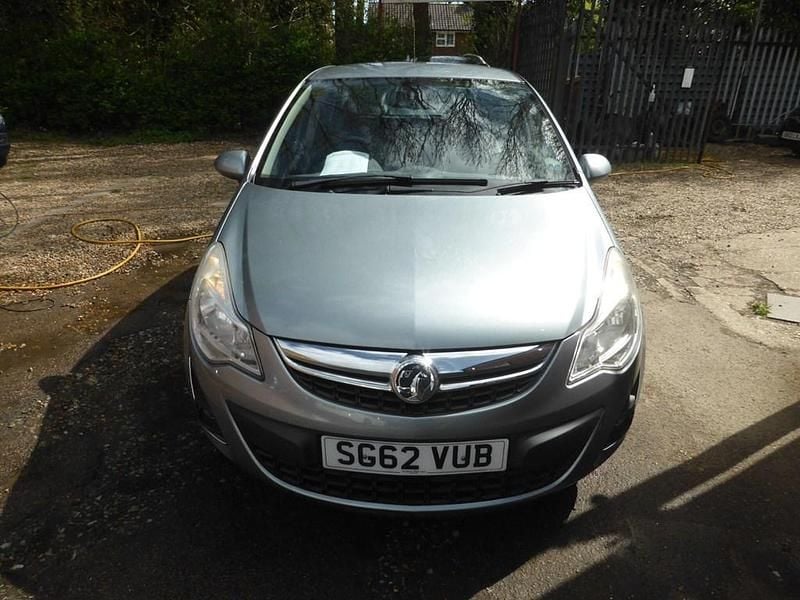 Second-hand Vauxhall Corsa 2012 Argintiu Hatchback