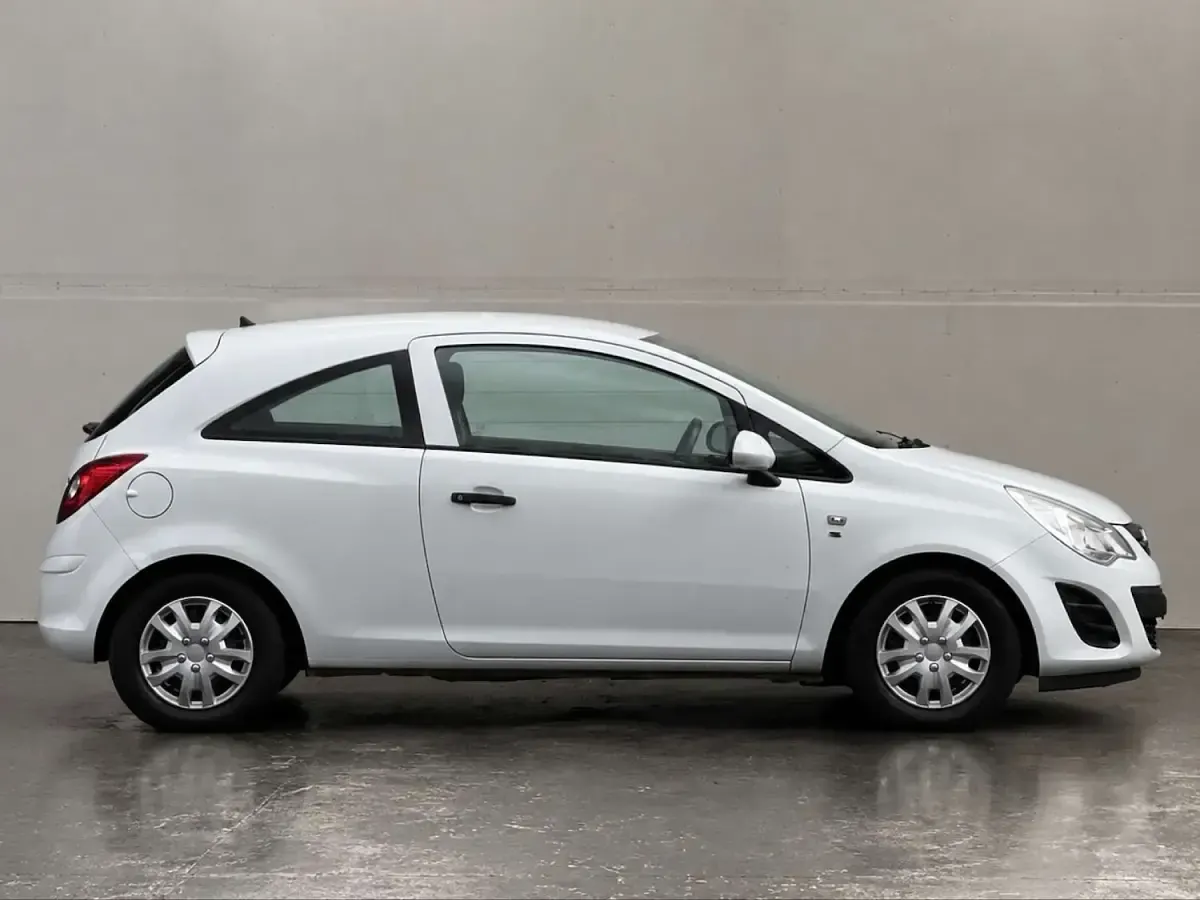 Used Vauxhall Corsa S 2011 White Hatchback