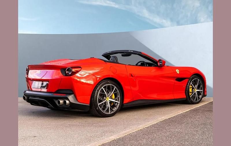 Used Ferrari Portofino 591 HP (434 kW) 2018 Red Cabriolet