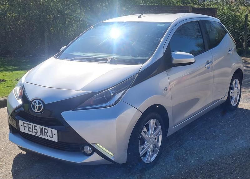 Silver Used 2015 Toyota Aygo x-press Hatchback | £3,799 (Fair price) - Image 1/4