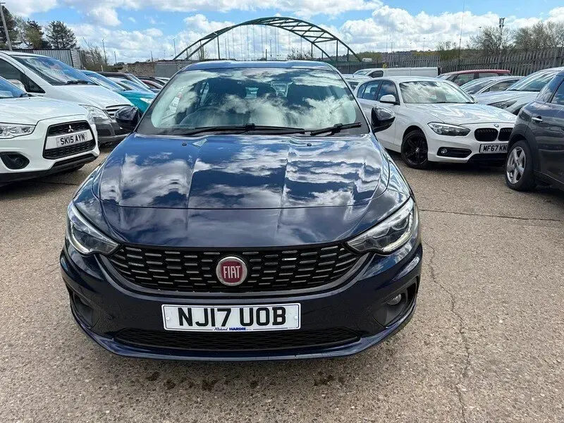 Used Fiat Tipo Easy Plus 120 HP (88 kW) 2017 Blue Hatchback
