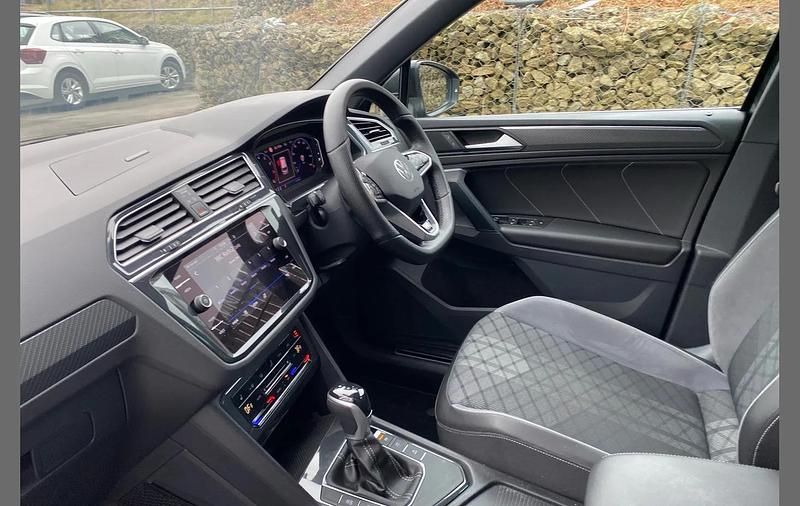 Used VW Tiguan R-line Edition 147 HP (108 kW) 2023 Black SUV