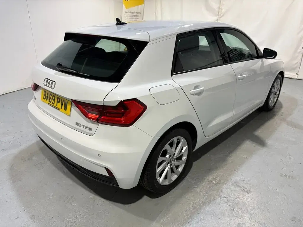 Used Audi A1 Sportback Sport 116 HP (85 kW) 2019 White Hatchback