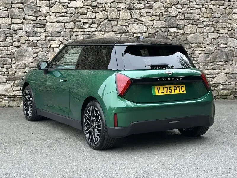 New Mini Cooper Exclusive 135 kW (184 HP) 2026 Green Hatchback