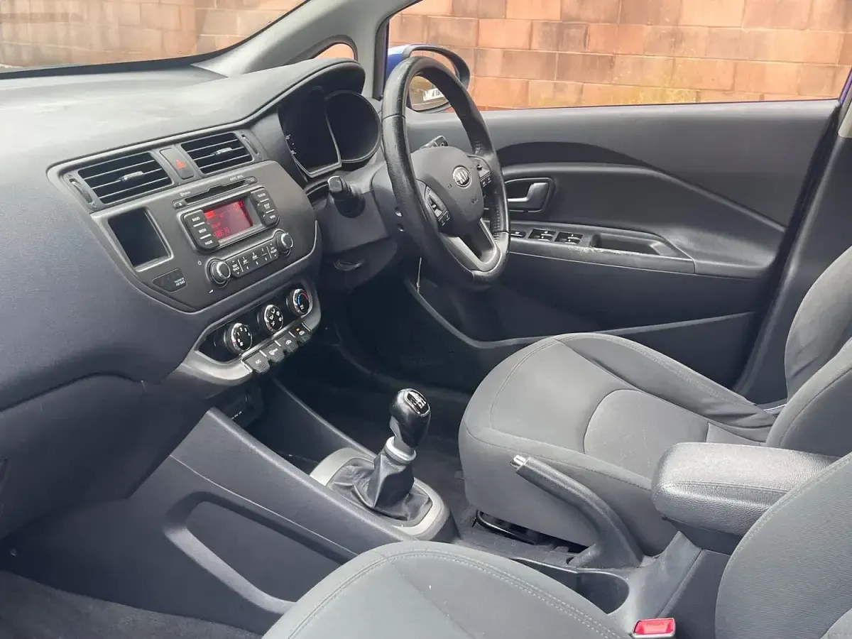 Used Kia Rio 107 HP (78 kW) 2013 Blue Hatchback