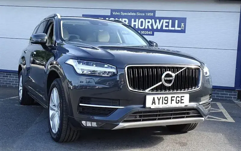 Usado Volvo XC90 Momentum 235 HP (172 kW) 2019 SUV