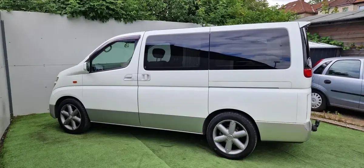 Usado Nissan Elgrand 2015 Blanco Monovolumen