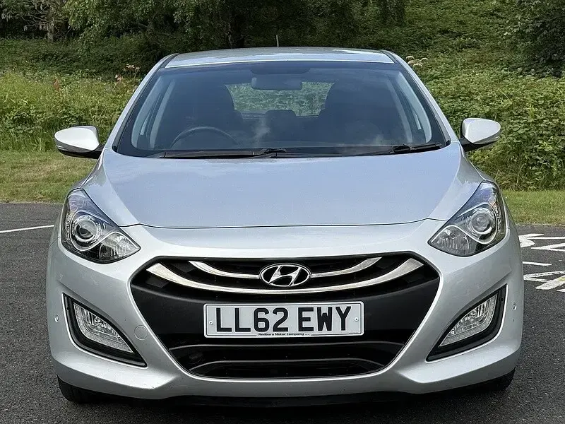 Used Hyundai i30 Style 100 HP (73 kW) 2012 Silver Hatchback