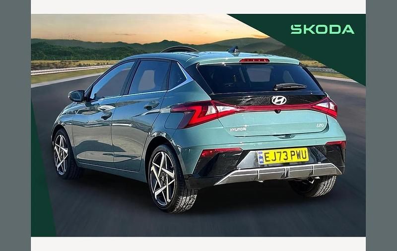 Used Hyundai i20 Premium 100 HP (73 kW) 2023 Green Hatchback