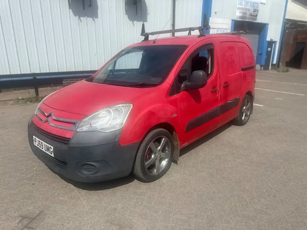 Used Citroën Berlingo 75 HP (55 kW) 2010 Red MPV