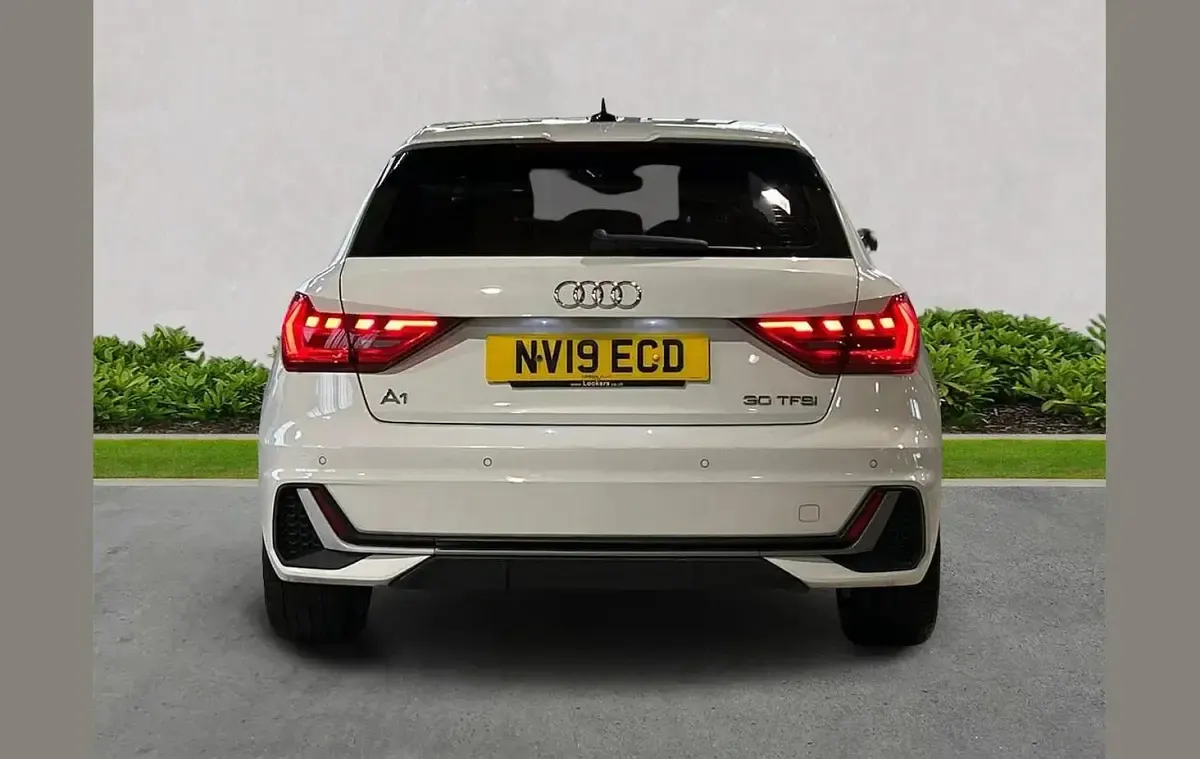 Używany Audi A1 S-Line 113 KM (83 kW) 2019 Biały SUV