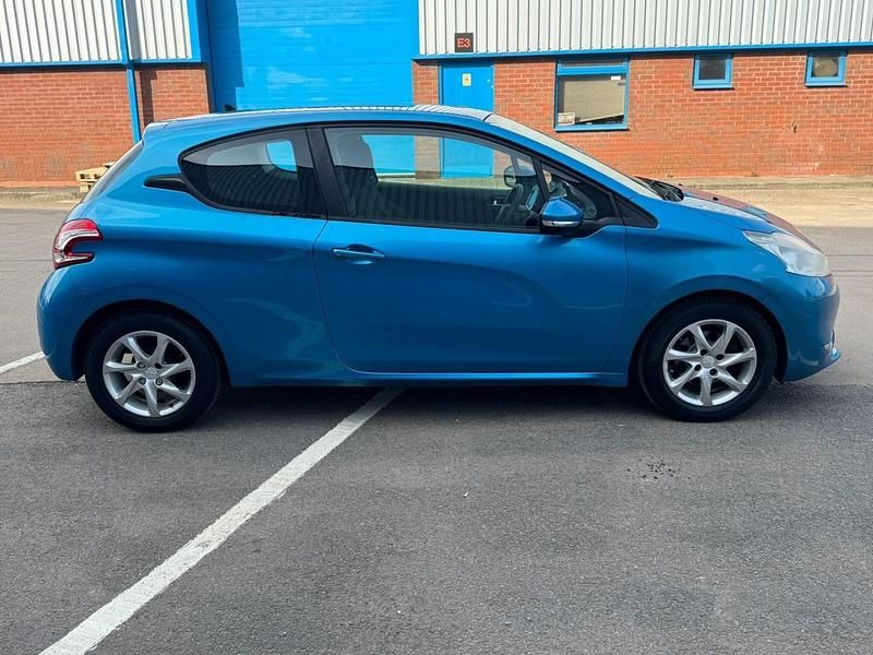 Usado Peugeot 208 Active 82 HP (60 kW) 2012 Azul Citadino
