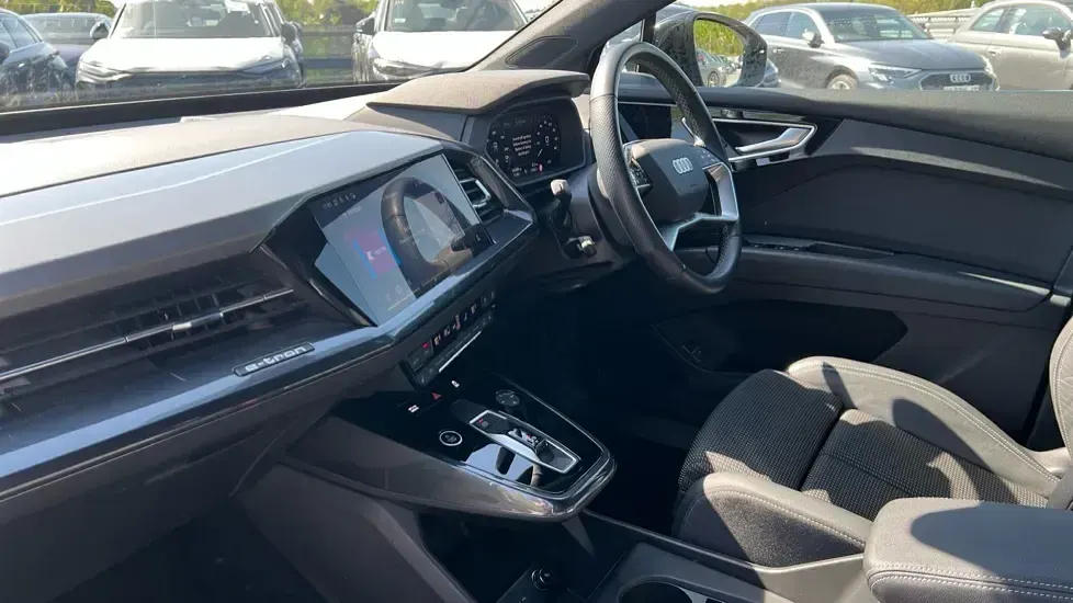 Second-hand Audi Q4 e-tron S-Line 150 kW (204 CP) 2023 Negru SUV