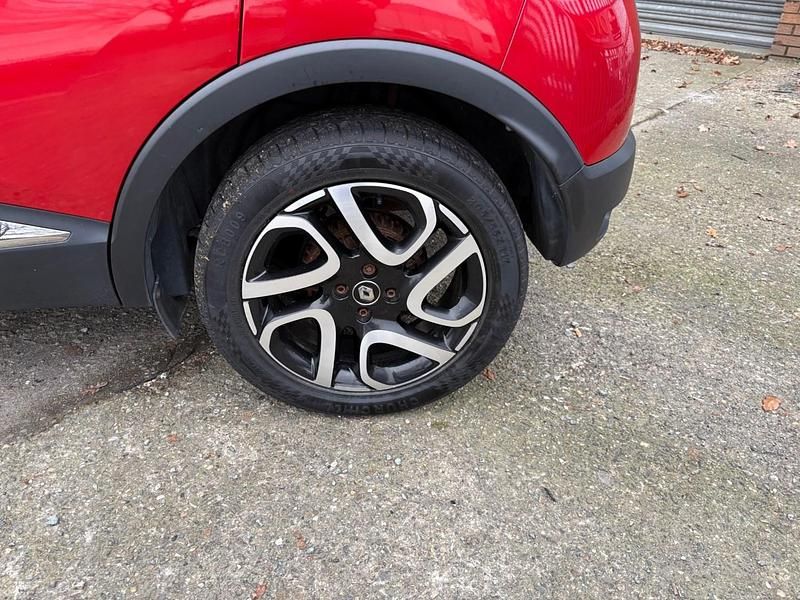 Used Renault Captur Iconic 90 HP (66 kW) 2019 Red SUV