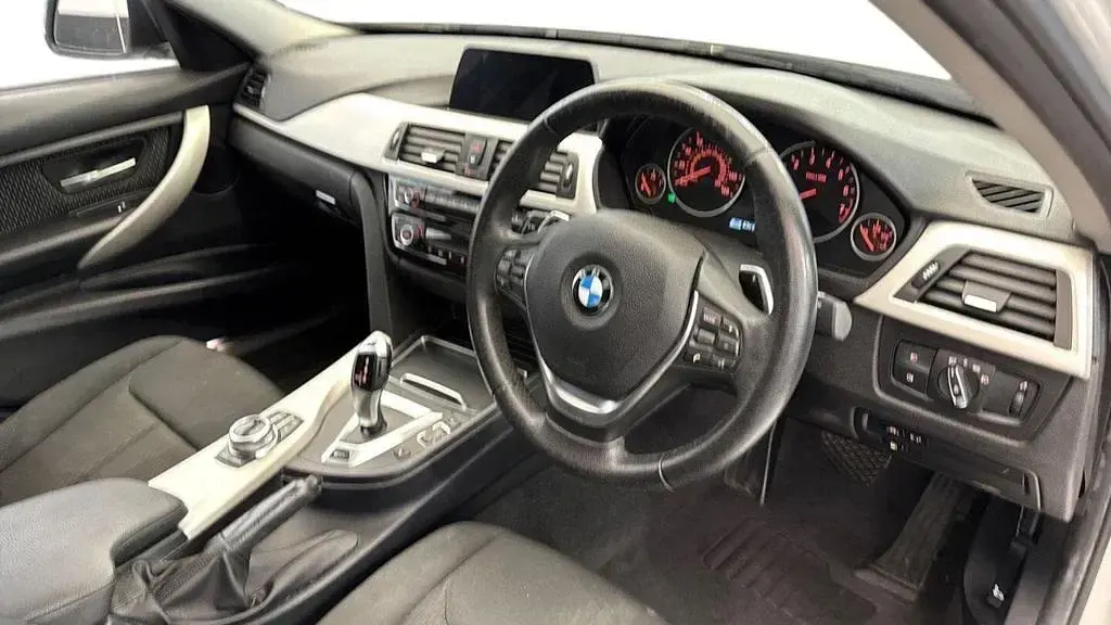 Used BMW 330e Comfort Edition 2017 White Sedan