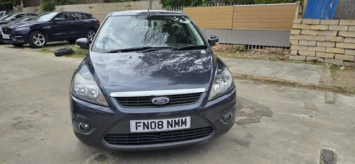 Begagnad Ford Focus Zetec 2008 Grå Halvkombi