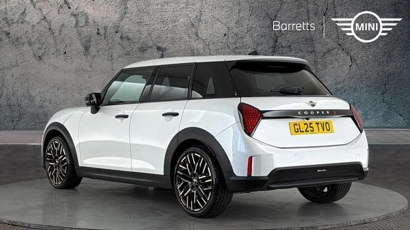 Used Mini Cooper S Hatch 201 HP (147 kW) 2025 White Hatchback