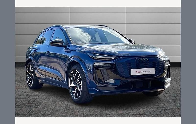 Blue Used 2025 Audi e-tron Performance SUV | £64,395 - Image 1/4