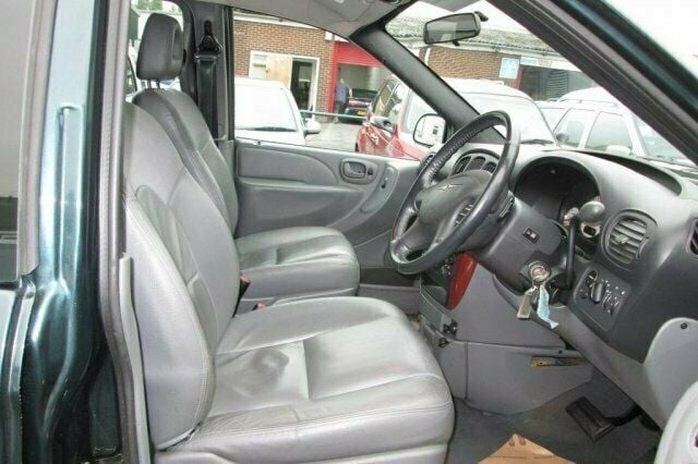 Used Chrysler Voyager 148 HP (108 kW) 2005 MPV