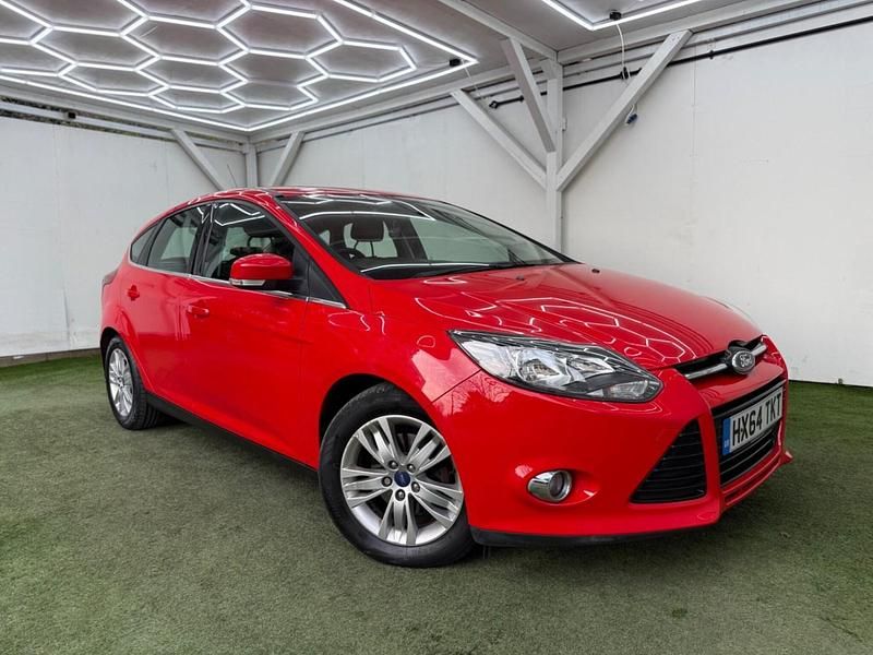 Used Ford Focus Titanium 125 HP (91 kW) 2014 Red Hatchback