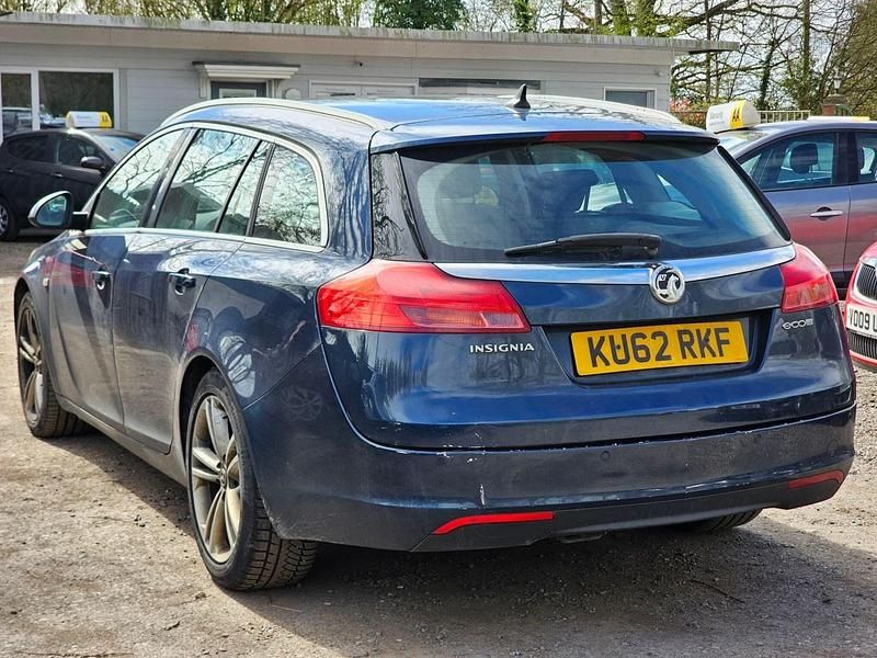 Used Vauxhall Insignia S 160 HP (117 kW) 2012 Blue Estate