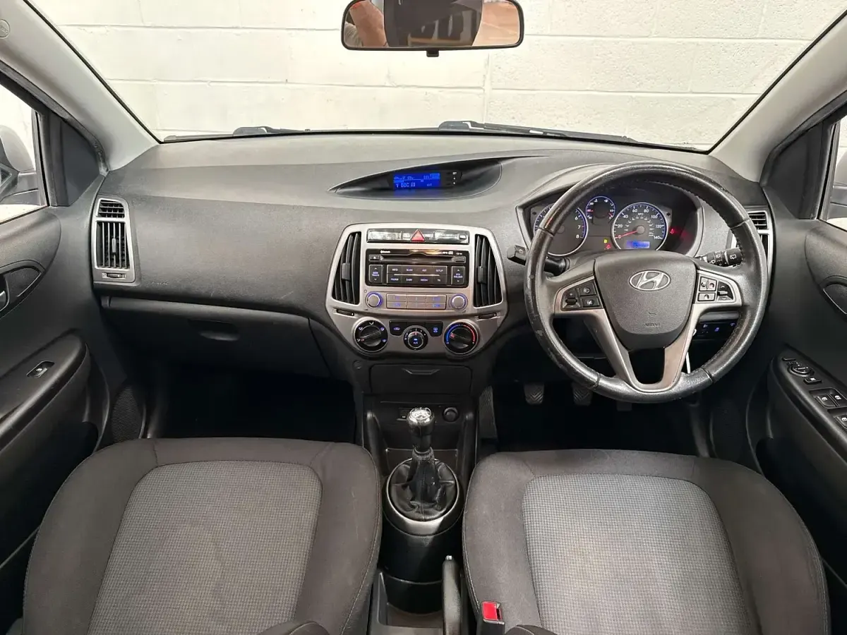 Used Hyundai i20 Active 85 HP (62 kW) 2014 Silver Hatchback