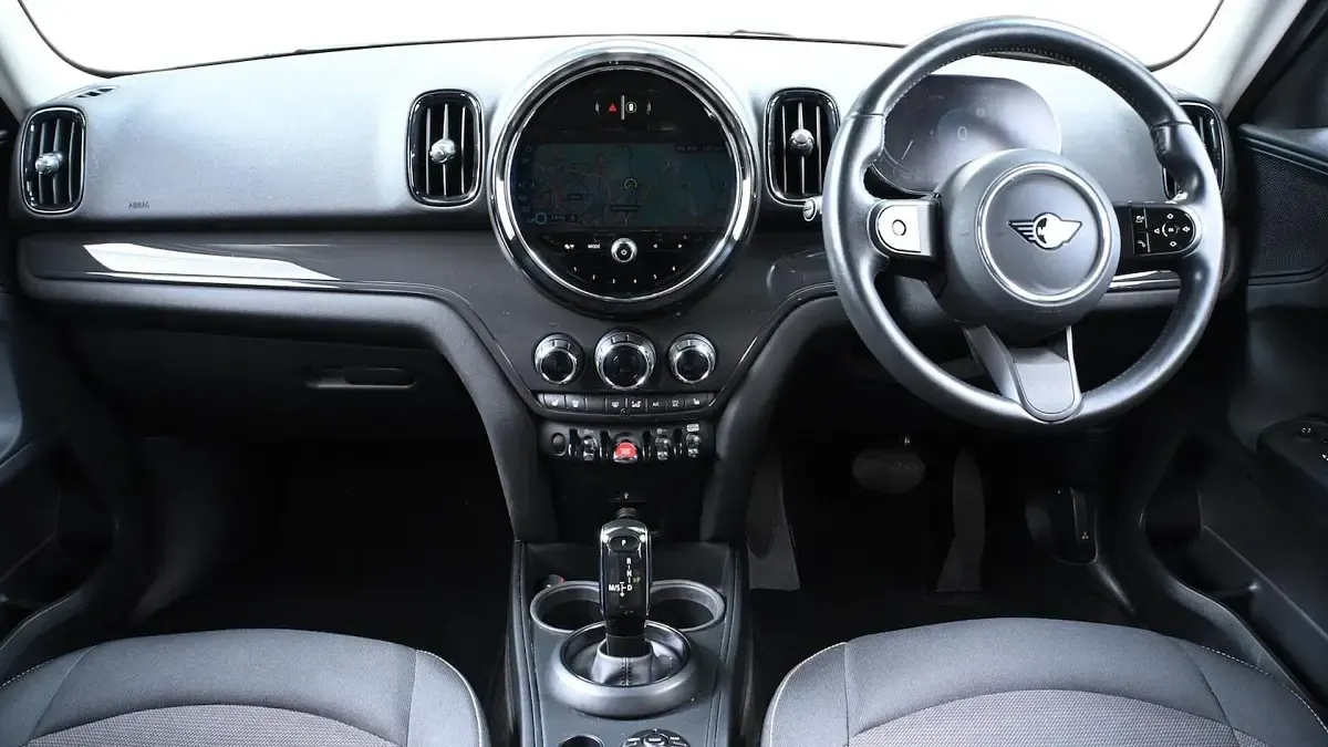 Używany Mini Cooper Countryman Classic 134 KM (98 kW) 2023 Srebrny SUV