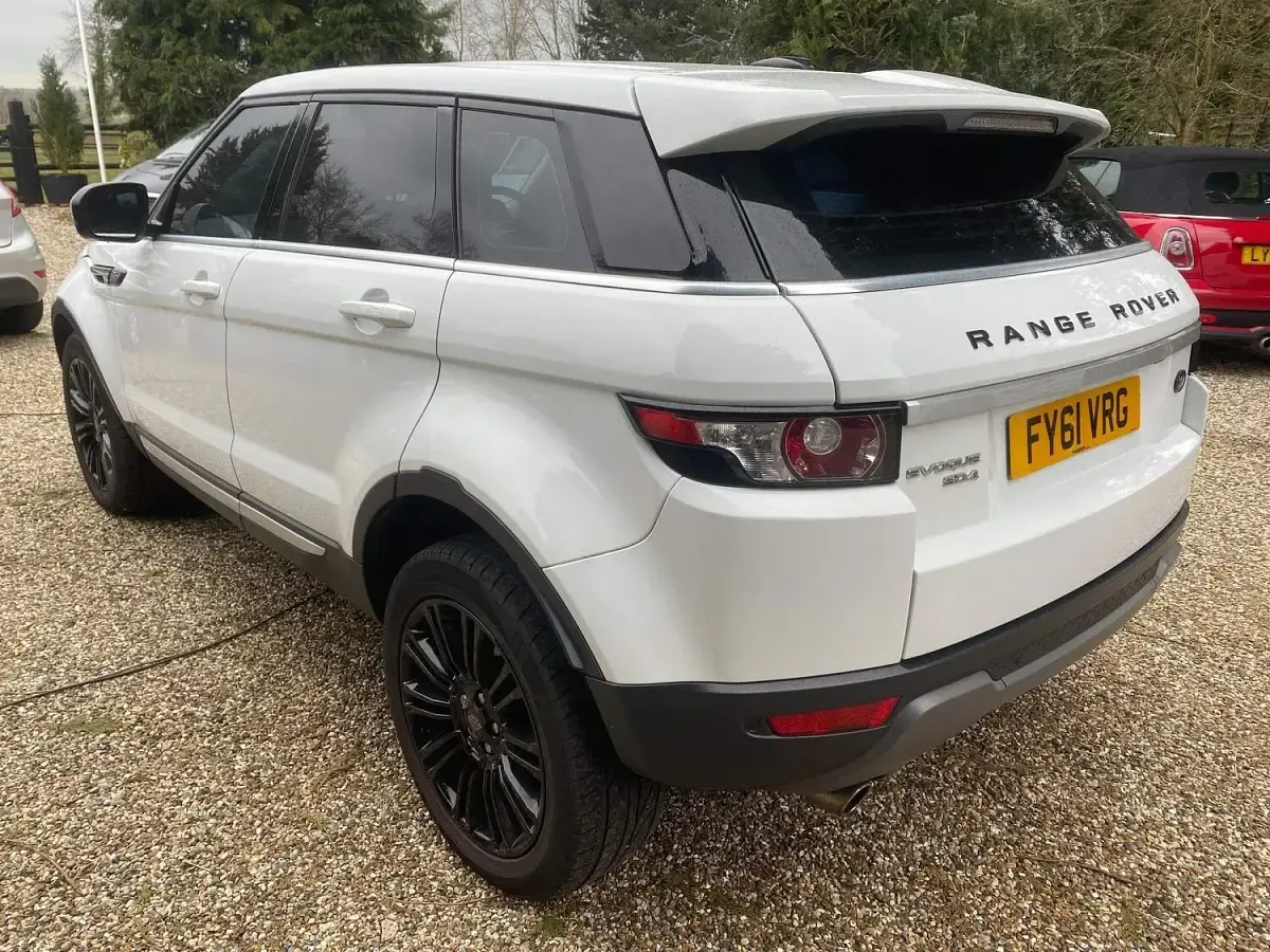 Used Land Rover Range Rover evoque Prestige 190 HP (139 kW) 2011 White Estate