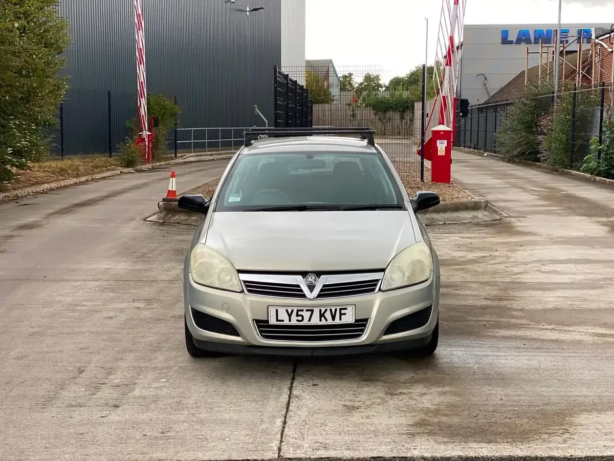Used Vauxhall Astra 138 HP (101 kW) 2008 Beige Hatchback