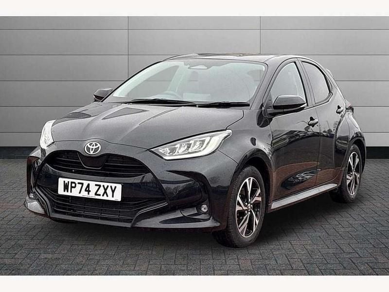 Used Toyota Yaris Hybrid Design 116 HP (85 kW) 2025 Black Hatchback