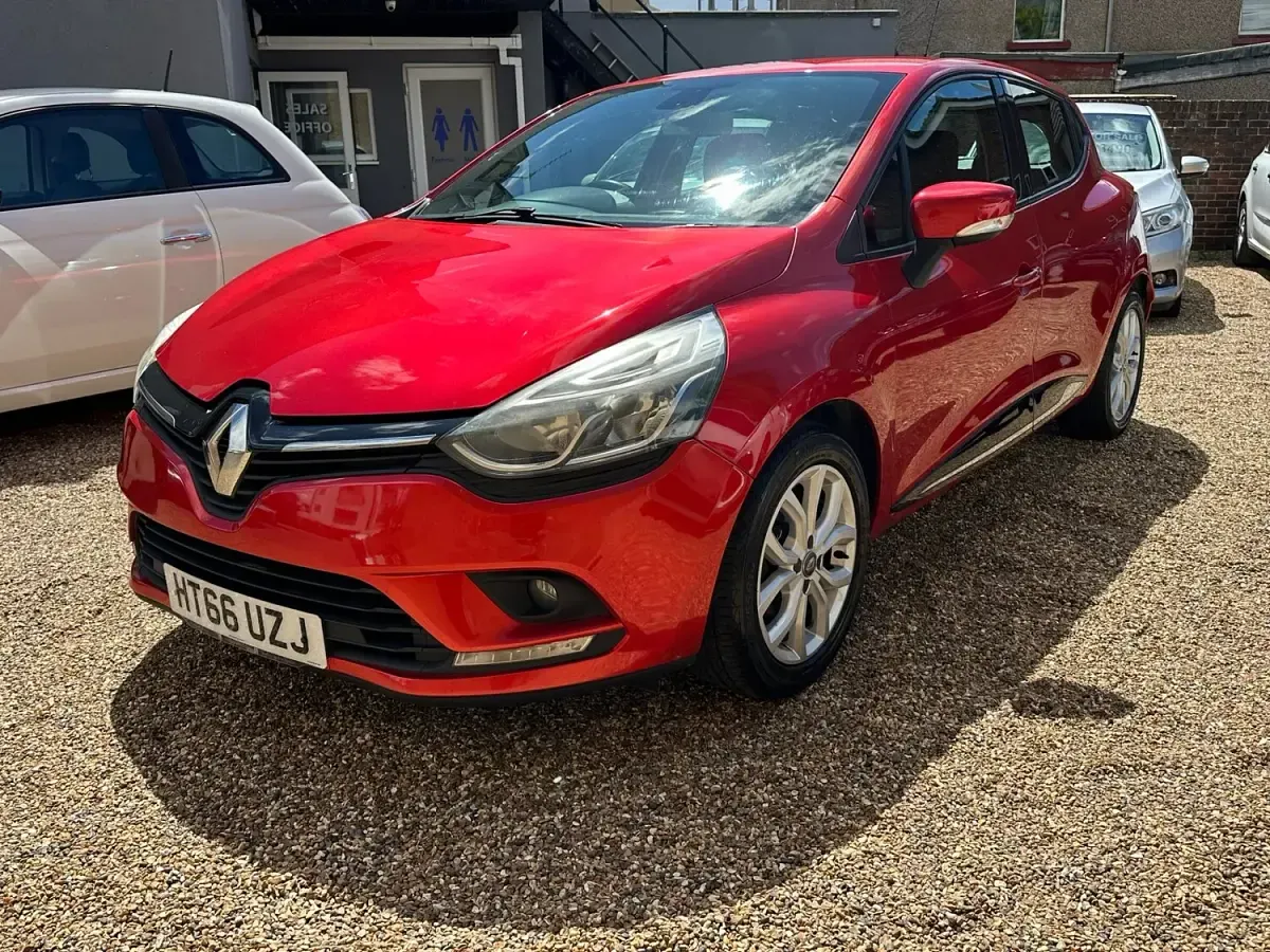 Used Renault Clio IV Dynamique 2017 Red Hatchback
